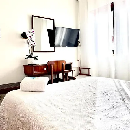 Hostel Residencial Moderna Torres Vedras