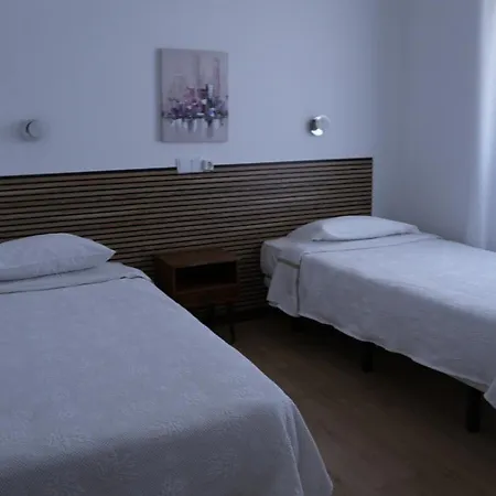 Residencial Moderna 호스텔 *