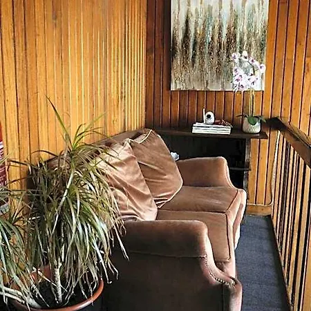 Residencial Moderna Hostal